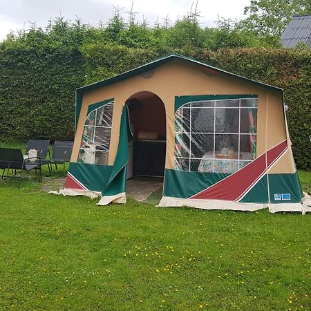 Basic Ingerichte Vouwwagen Op Camping Westenenk, Wijster Exterior foto
