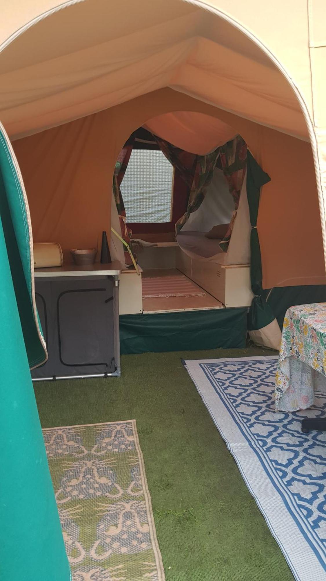 Basic Ingerichte Vouwwagen Op Camping Westenenk, Wijster Exterior foto