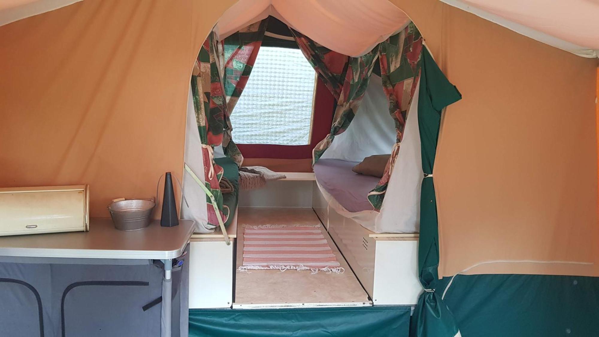 Basic Ingerichte Vouwwagen Op Camping Westenenk, Wijster Exterior foto